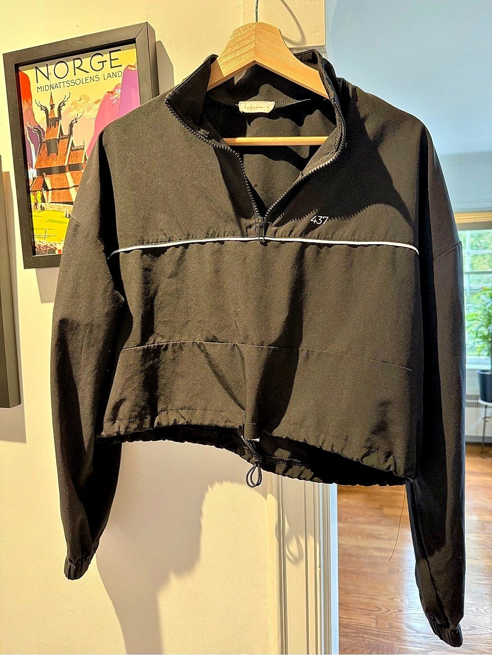 437 Activewear Black Cropped Quarter-Zip Windbreaker Jacket – Size M